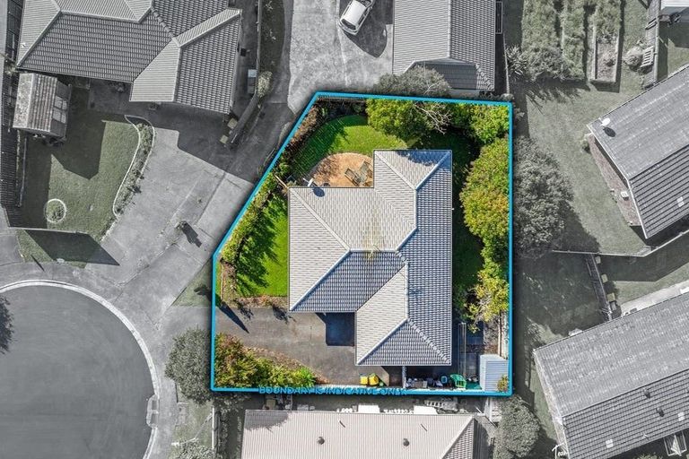 Photo of property in 32 Heversham Place, Glendene, Auckland, 0602