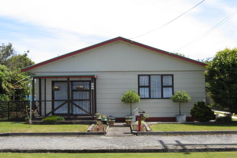 Photo of property in 114 Queen Street, Westport, 7825