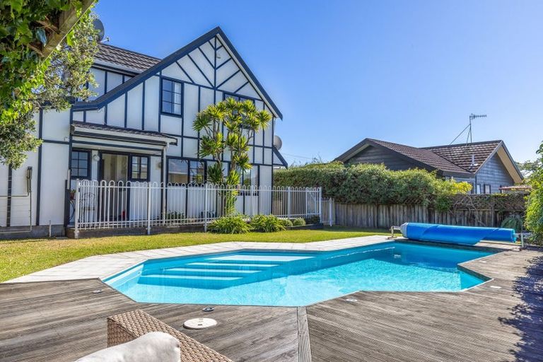 Photo of property in 129 Seaview Road, Paraparaumu Beach, Paraparaumu, 5032
