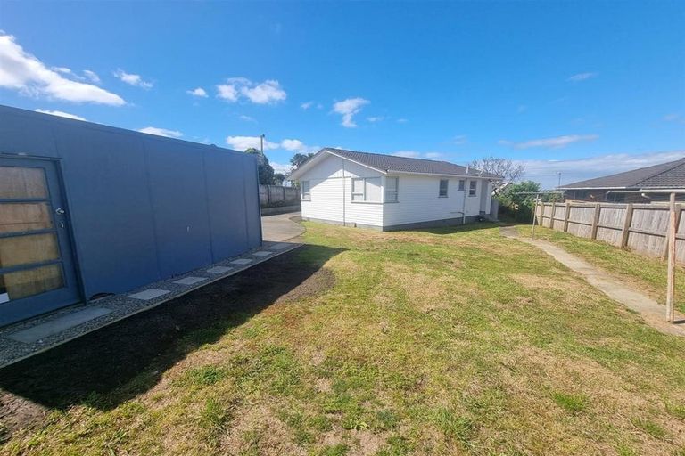 Photo of property in 13 Harmel Road, Glendene, Auckland, 0602