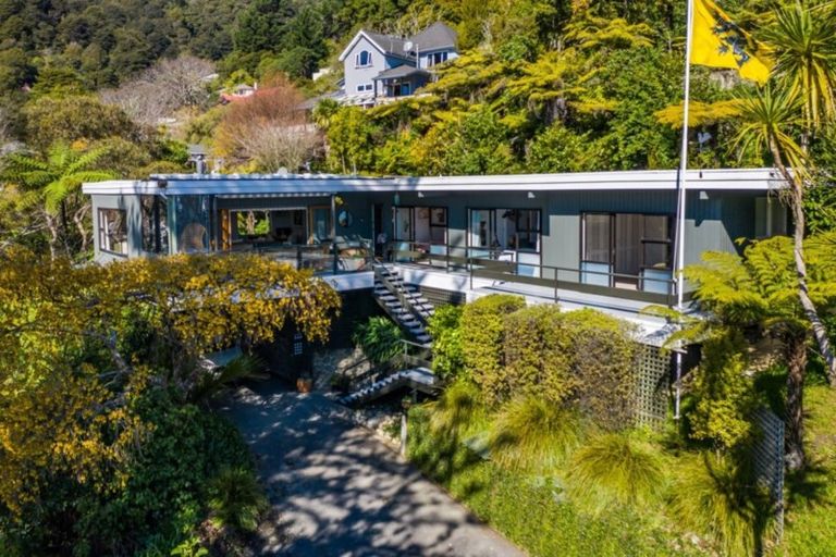 Photo of property in 6 Walter Road, Lowry Bay, Lower Hutt, 5013