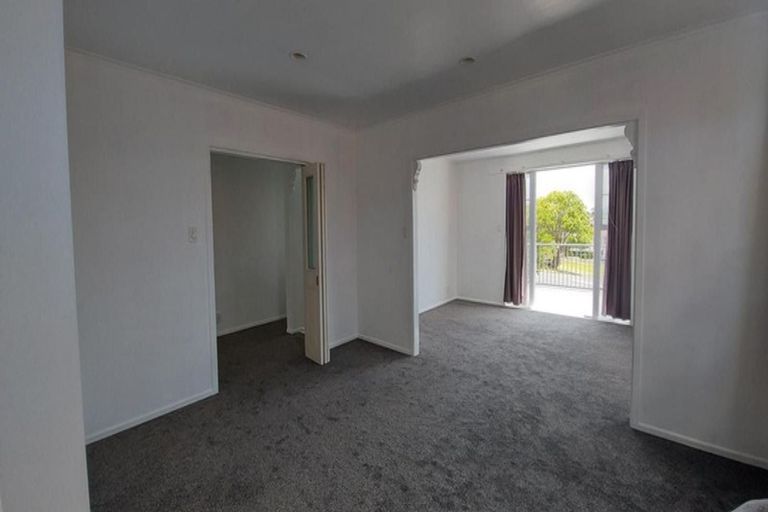 Photo of property in 129 Mcleod Road, Te Atatu South, Auckland, 0610