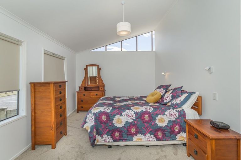 Photo of property in 66 Highbury Drive, Levin, 5510