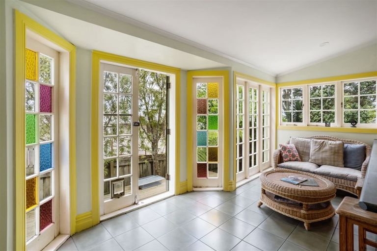 Photo of property in 21 Farquhar Road, Glendene, Auckland, 0602