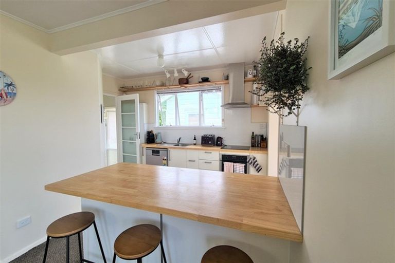 Photo of property in 18 Gisborne Terrace, Opunake, 4616