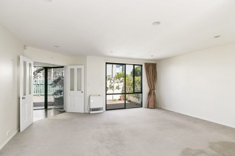 Photo of property in 150c Karori Road, Karori, Wellington, 6012