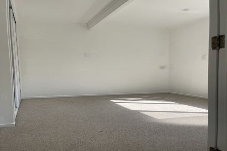 Photo of property in 48 Tiri Tiri Road, Birkdale, Auckland, 0626