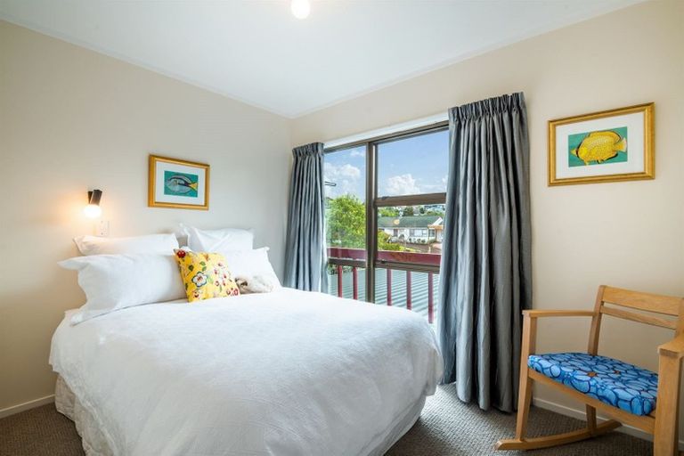 Photo of property in 3 Portsea Place, Chatswood, Auckland, 0626