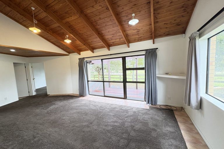 Photo of property in 412 Taupaki Road, Kumeu, 0892