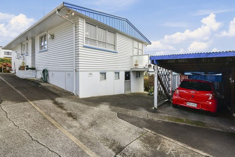 Photo of property in 9 Kelwyn Road, Kelston, Auckland, 0602