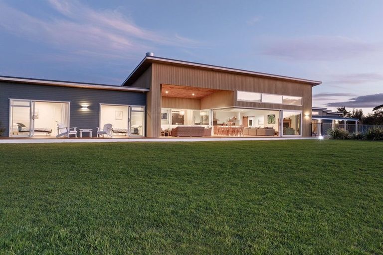 Photo of property in 37 Pahoia Beach Road, Whakamarama, Tauranga, 3172