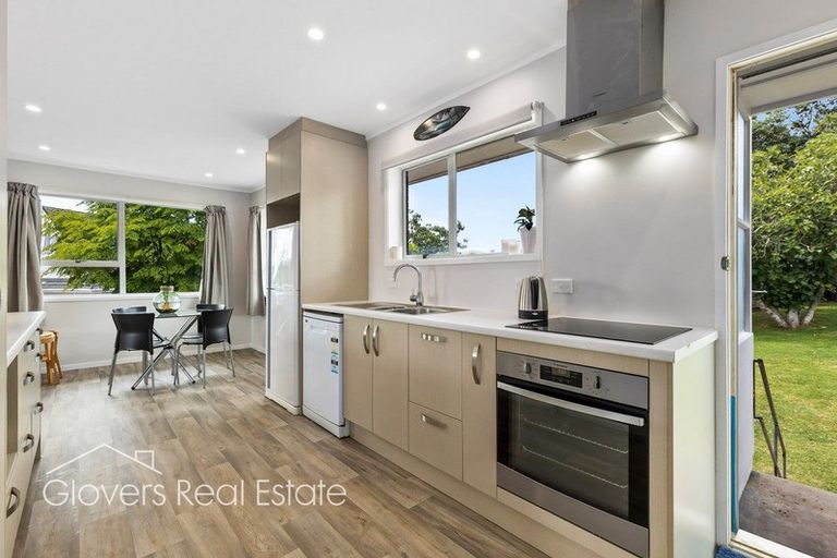 Photo of property in 10 Seabar Place, Glen Eden, Auckland, 0602