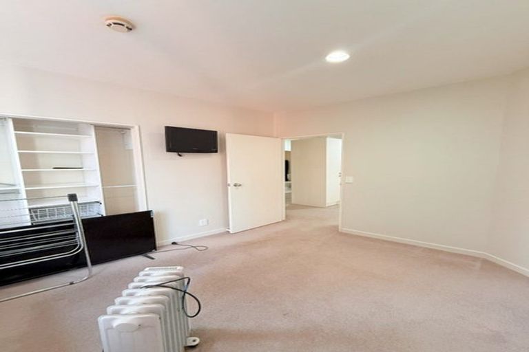 Photo of property in Terrace Tower Apartments, 8b/126 The Terrace, Wellington Central, Wellington, 6011