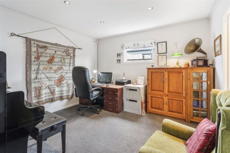 Photo of property in 22 Tabitha Crescent, Henderson, Auckland, 0612