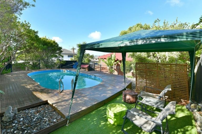 Photo of property in 12 Astor Place, Orewa, 0931