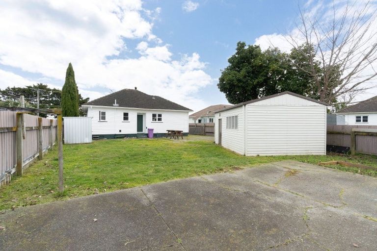 Photo of property in 76 Cambridge Street, Levin, 5510