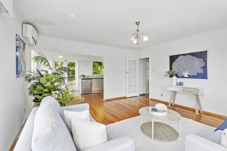 Photo of property in 7 Miles Crescent, Newlands, Wellington, 6037