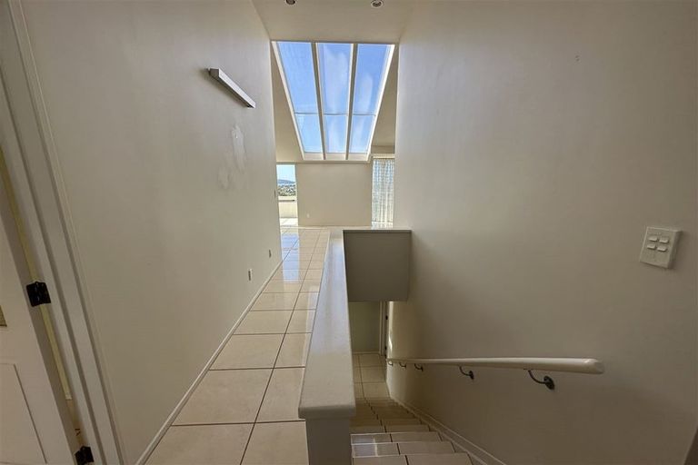 Photo of property in 2/23 Bernleigh Terrace, West Harbour, Auckland, 0618