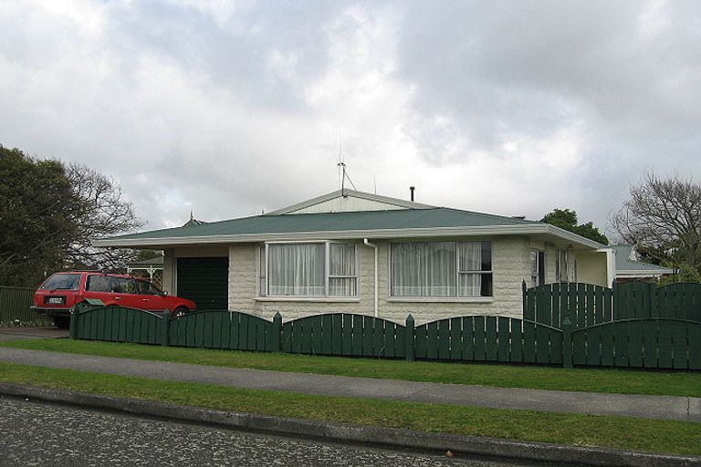 Photo of property in 2b Derby Street, Feilding, 4702