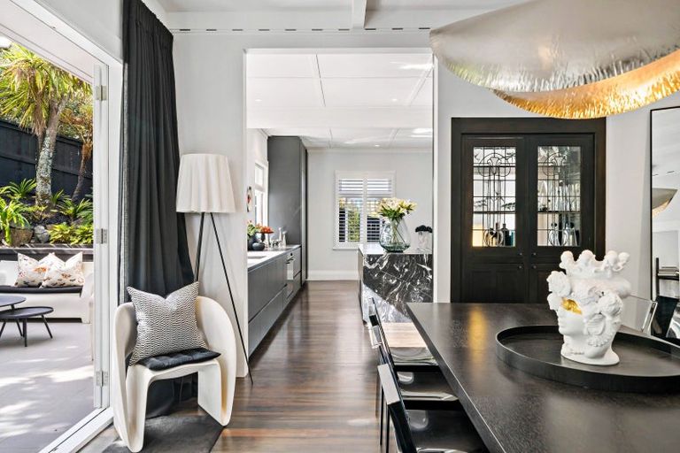 Photo of property in 20 Seabreeze Road, Narrow Neck, Auckland, 0624