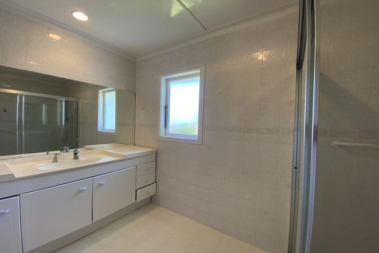 Photo of property in 61 Wilsher Crescent, Henderson, Auckland, 0612