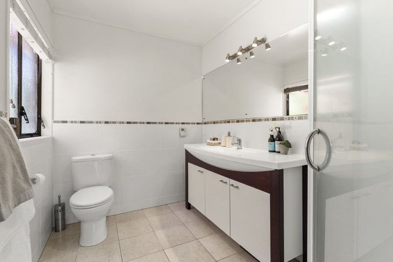 Photo of property in 203 Chelsea View Drive, Chatswood, Auckland, 0626