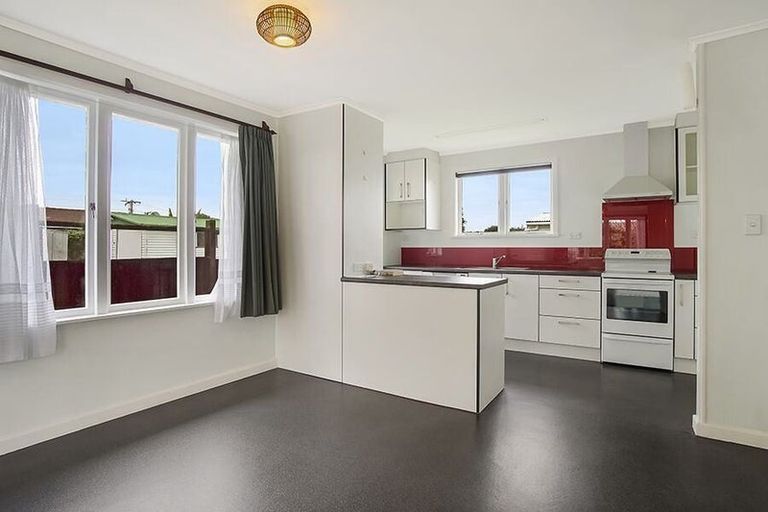 Photo of property in 116 Taikata Road, Te Atatu Peninsula, Auckland, 0610
