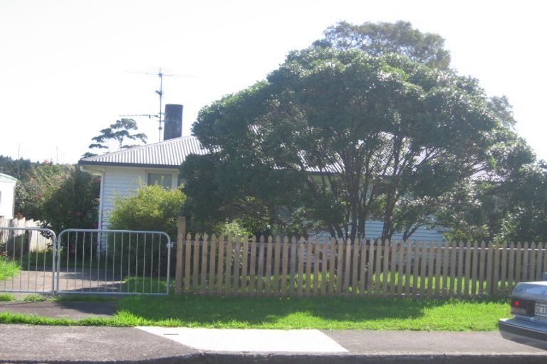 Photo of property in 54 Tonar Street, Northcote, Auckland, 0627
