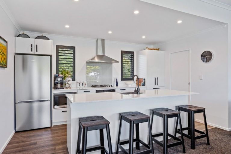 Photo of property in 4 Pinedale Crescent, Riversdale Beach, Masterton, 5872