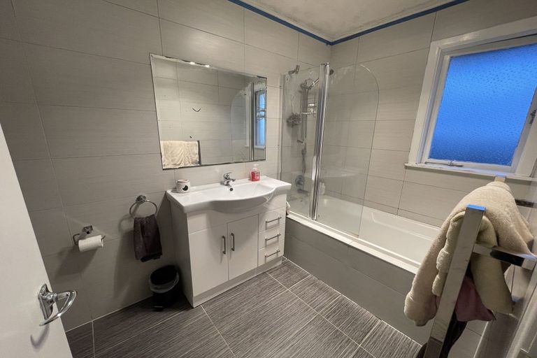 Photo of property in 2/32 Forrest Hill Road, Forrest Hill, Auckland, 0620