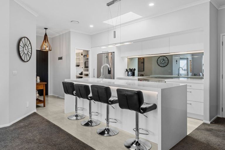 Photo of property in 19 Kotare Drive, Waiwhakaiho, New Plymouth, 4312