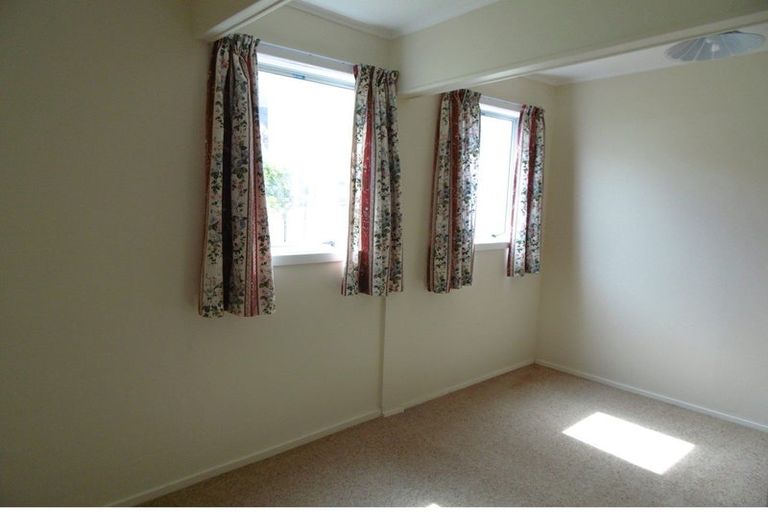 Photo of property in 15 Sunset Parade, Plimmerton, Porirua, 5026