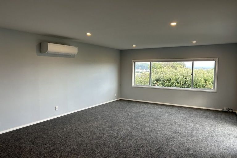 Photo of property in 2/73 Te Awakura Terrace, Mount Pleasant, Christchurch, 8081