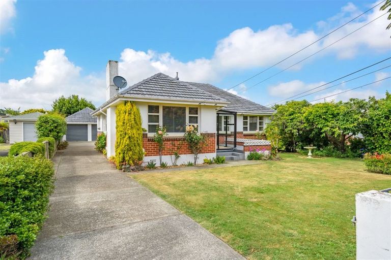 Photo of property in 19 Hall Grove, Ebdentown, Upper Hutt, 5018