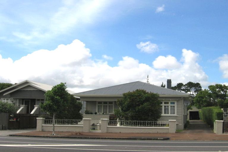 Photo of property in 1048 Great North Road, Point Chevalier, Auckland, 1022