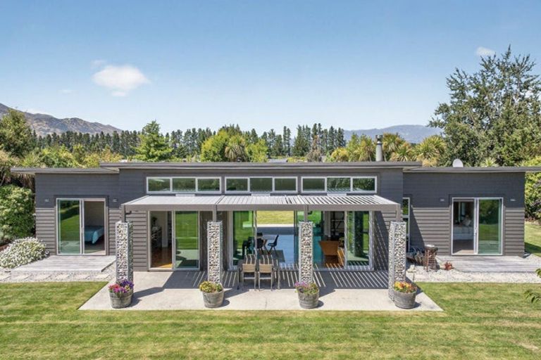 Photo of property in 28 Sam John Place, Lake Hawea, 9382