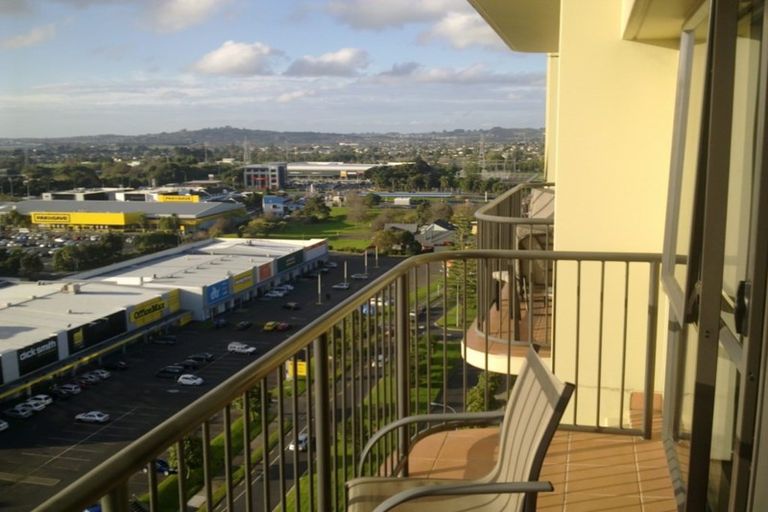 Photo of property in The Rennaissance, 5j/18 Ronwood Avenue, Manukau, Auckland, 2104