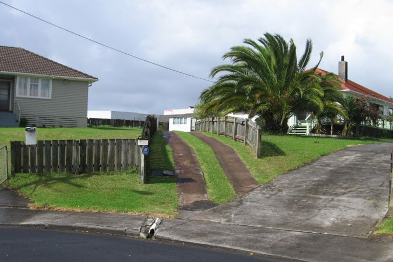 Photo of property in 1/17 Valdale Road, Henderson, Auckland, 0610