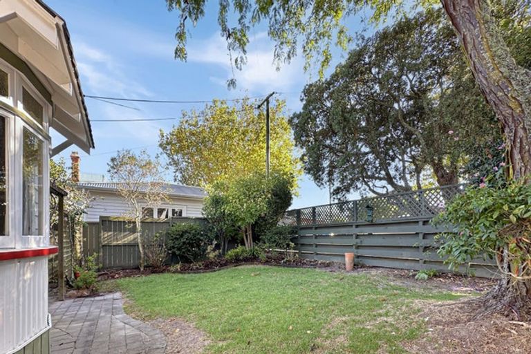 Photo of property in 1 North Avenue, Narrow Neck, Auckland, 0624