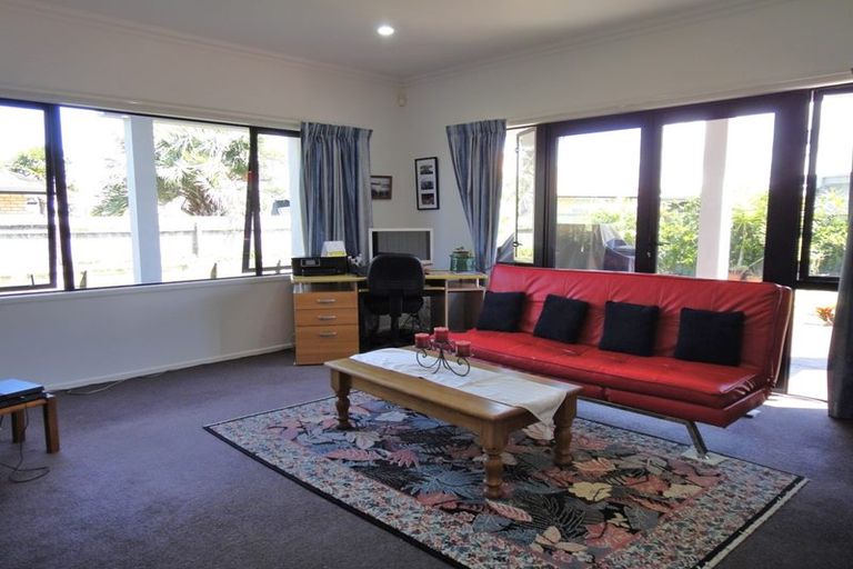 Photo of property in 12 Key West Drive, One Tree Point, 0118