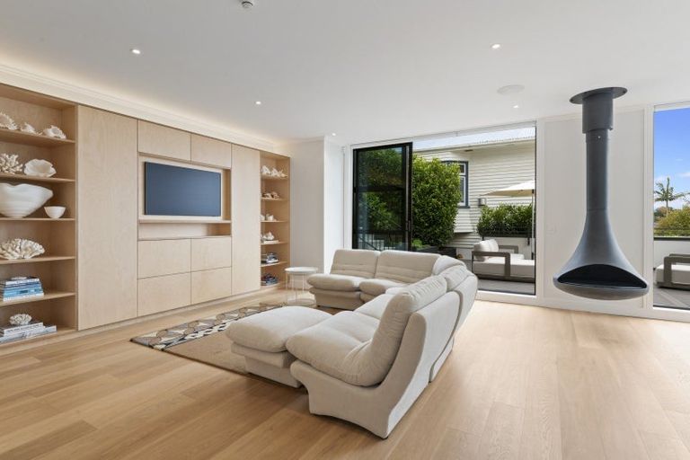 Photo of property in 14c Alfred Street, Northcote Point, Auckland, 0627