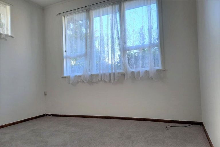 Photo of property in 24 Dellwood Avenue, Henderson, Auckland, 0612