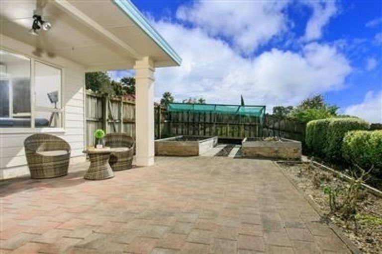 Photo of property in 2 Owl Court, Unsworth Heights, Auckland, 0632