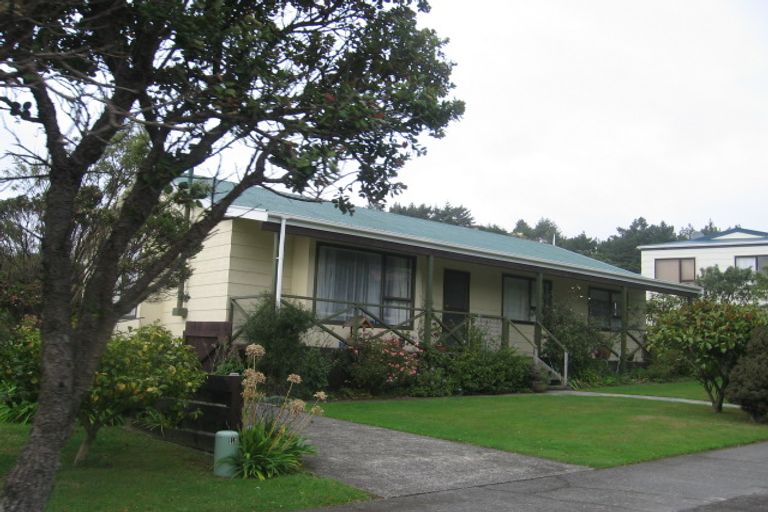 Photo of property in 98 Omapere Street, Whitby, Porirua, 5024