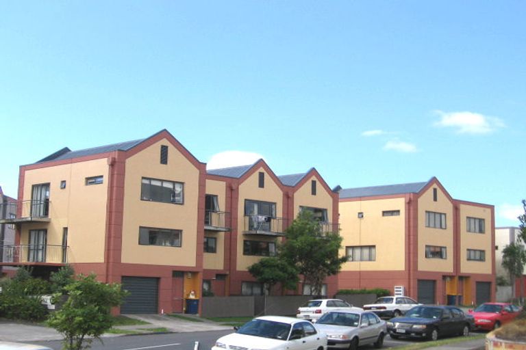 Photo of property in Krisley Court, 13/6 Ambrico Place, New Lynn, Auckland, 0600