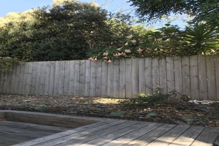 Photo of property in 6a Cambric Place, Botany Downs, Auckland, 2010