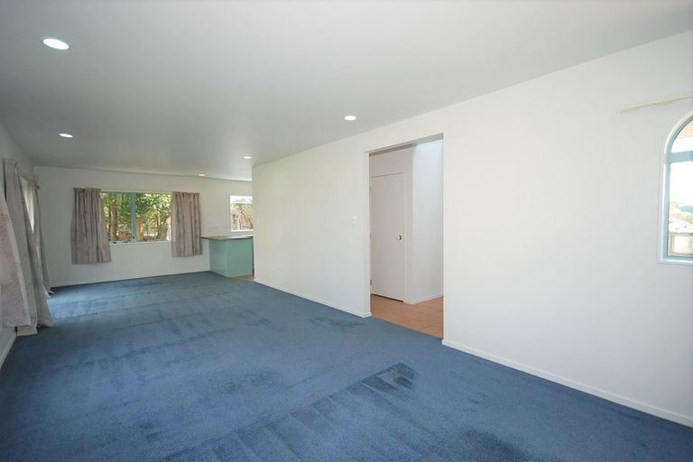 Photo of property in 3b Deuxberry Avenue, Northcote, Auckland, 0627