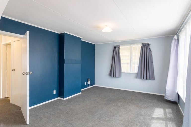 Photo of property in 54 Speargrass Grove, Timberlea, Upper Hutt, 5018