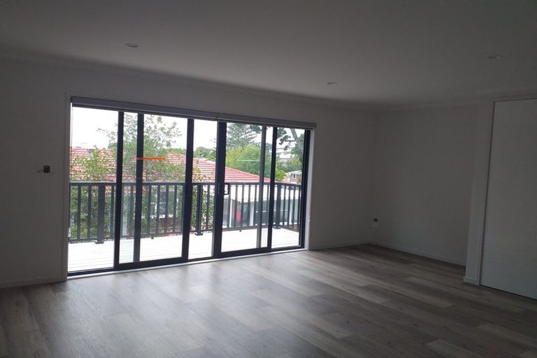 Photo of property in 2 Emerald Avenue, Rosehill, Papakura, 2113