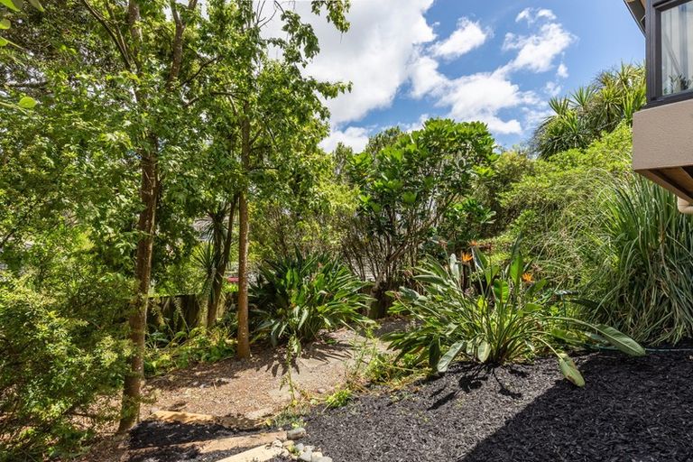 Photo of property in 18 Bushglen Court, Browns Bay, Auckland, 0630